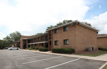 Caroline Arms Apartments in Jacksonville, FL - Foto de edificio - Building Photo