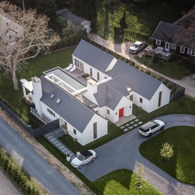 492 Abrahams Path in Amagansett, NY - Building Photo - Building Photo