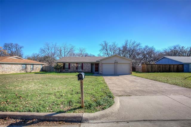 1001 Timberline Dr in Benbrook, TX - Building Photo