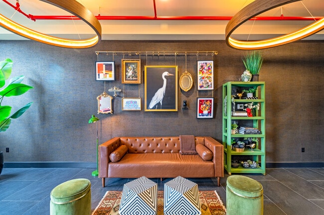 The Manor at Little Falls in Little Falls, NJ - Foto de edificio - Lobby