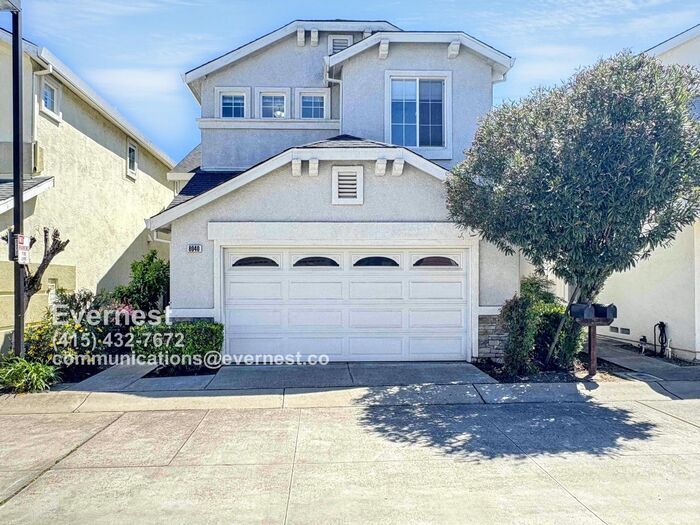 8040 Galaxy Way in Dublin, CA - Building Photo