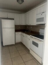 1021 NW 45th St in Pompano Beach, FL - Building Photo - Building Photo