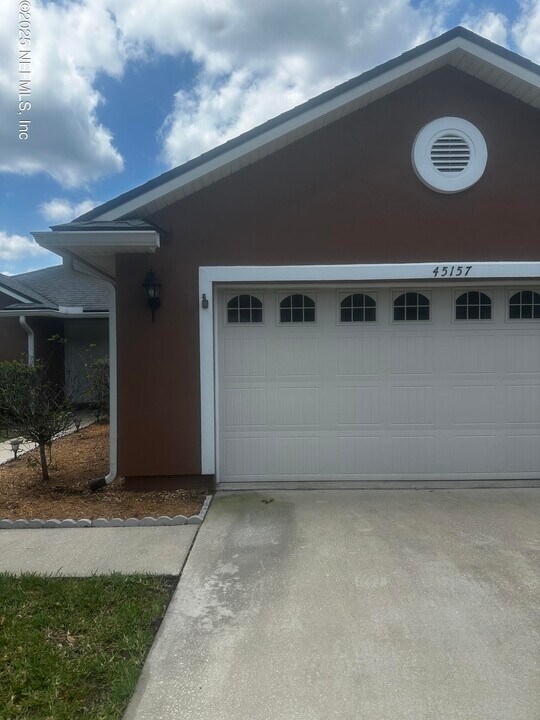 45157 Ingleham Cir in Callahan, FL - Building Photo