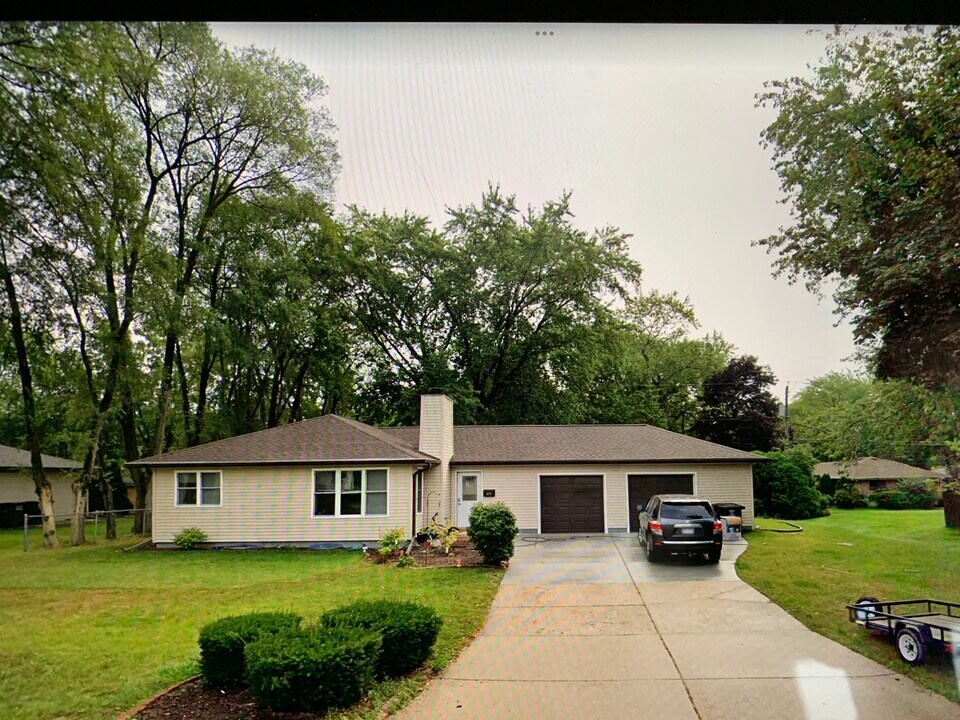 4976 N 132nd St in Butler, WI - Building Photo