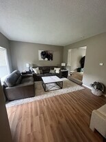 103 Pleasant View Dr in Des Moines, IA - Building Photo