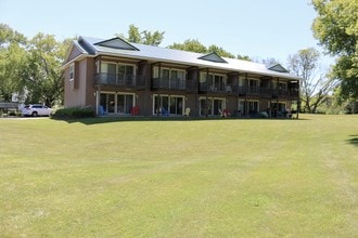 317 N Lake St in East Jordan, MI - Foto de edificio - Building Photo