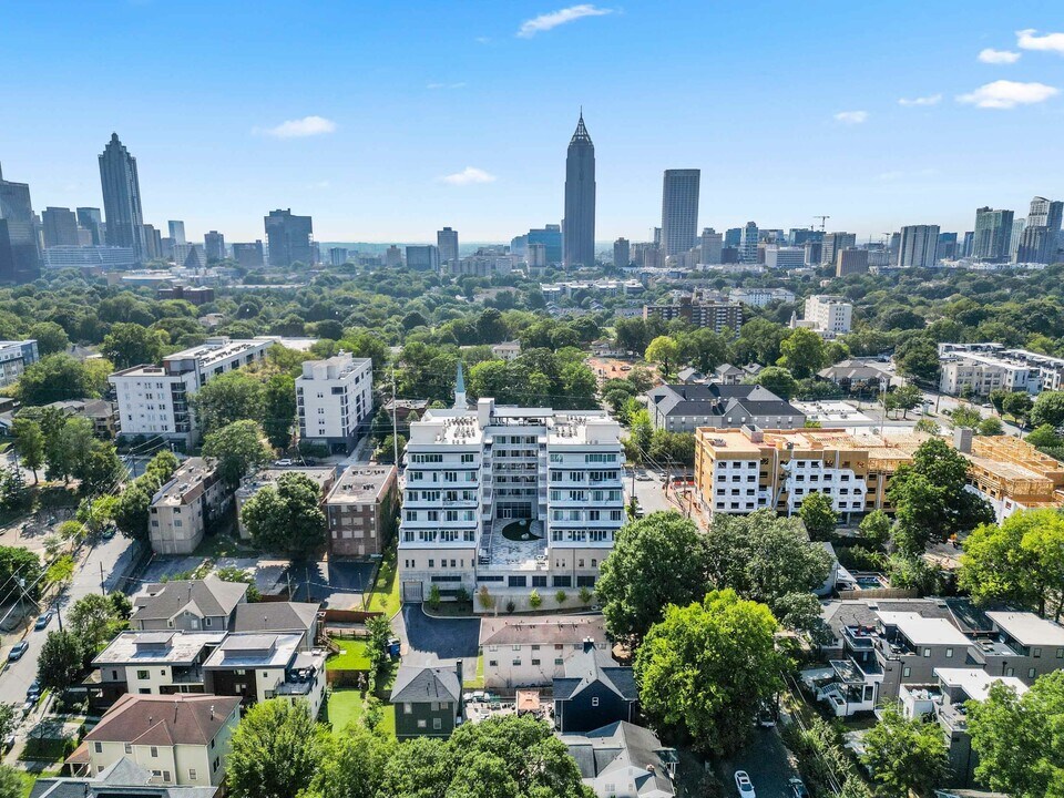 555 Boulevard in Atlanta, GA - Foto de edificio