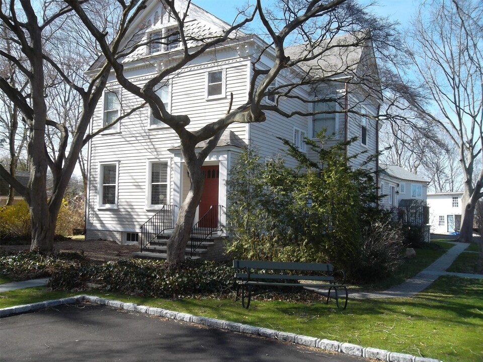 95 High St in Huntington, NY - Foto de edificio