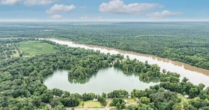 95 County Road 2122 in Cleveland, TX - Building Photo - Building Photo