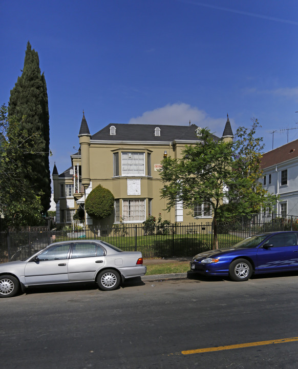 243 S Kenmore Ave in Los Angeles, CA - Building Photo