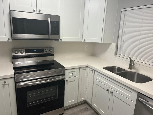 9461 Evergreen Pl in Davie, FL - Building Photo - Building Photo