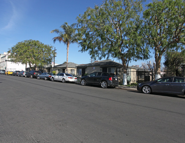 714-754 S Grand View St in Los Angeles, CA - Building Photo - Building Photo