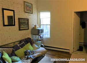 894 Huntington Ave, Unit 8 in Boston, MA - Foto de edificio - Building Photo