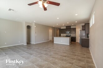 4004 Makushin Bay Ave in North Las Vegas, NV - Foto de edificio - Building Photo