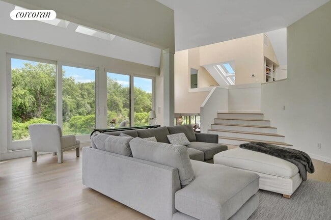 151 Kellis Pond Ln in Water Mill, NY - Foto de edificio - Building Photo