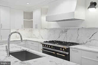 3418 Reservoir Rd NW in Washington, DC - Building Photo - Building Photo