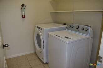 2215 Dry Creek Dr in Round Rock, TX - Building Photo - Building Photo