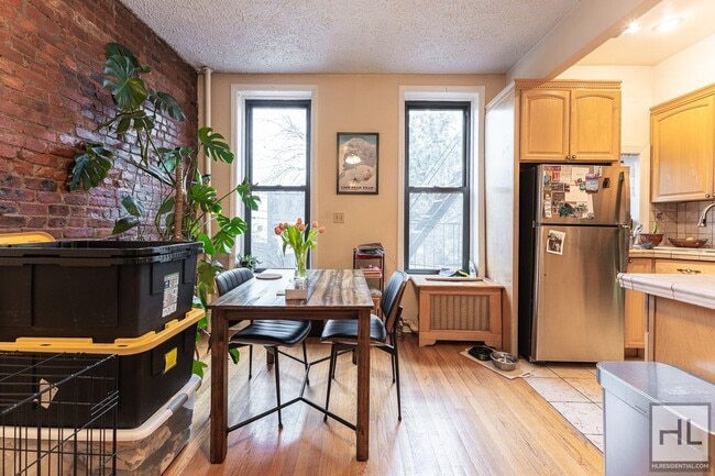 7 AVENUE, Unit 1 in Brooklyn, NY - Foto de edificio - Building Photo