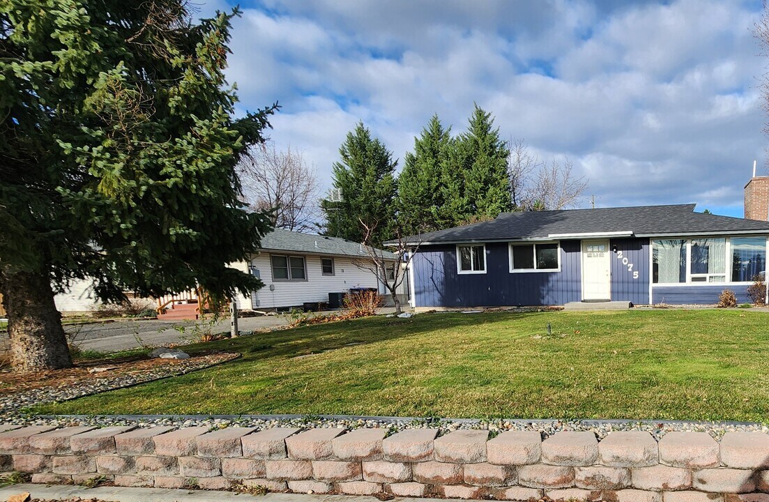 2075 E Alder St in Walla Walla, WA - Building Photo