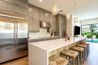 588 111th Ave N in Naples, FL - Building Photo - Building Photo