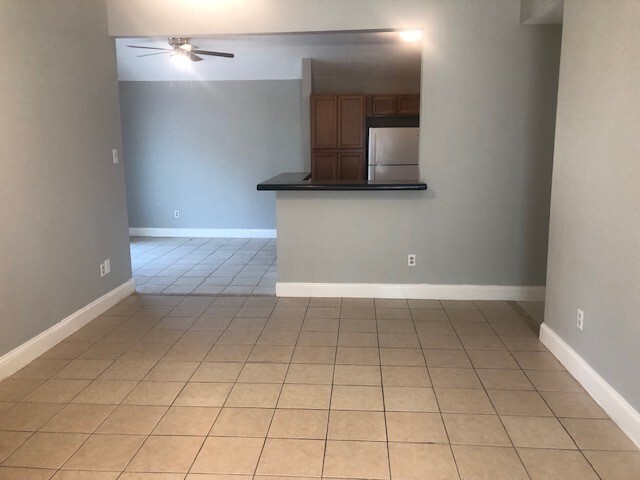 5015 Maurita Dr in Spring, TX - Foto de edificio - Building Photo