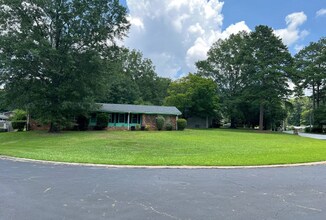 2935 Heather Dr in East Point, GA - Building Photo - Building Photo