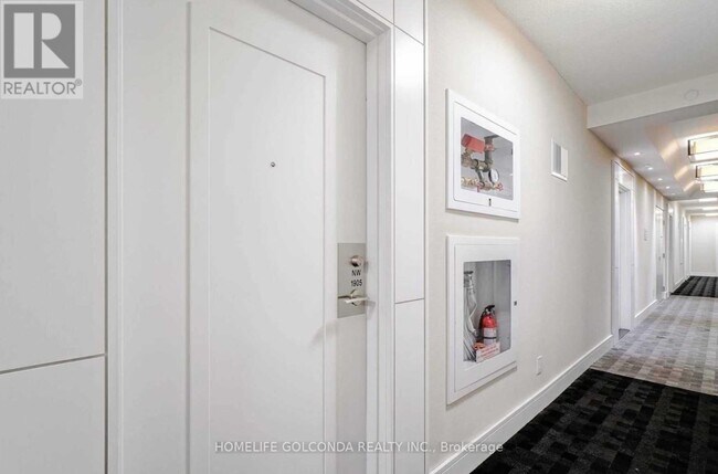 9201 Yonge St in Richmond Hill, ON - Building Photo - Building Photo