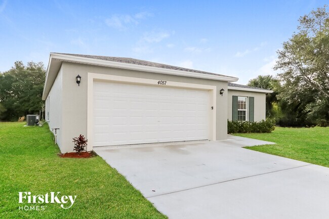 4057 SW McIntyre St in Port St. Lucie, FL - Building Photo - Building Photo