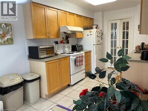 25 Kingsbridge Garden Cir in Mississauga, ON - Building Photo - Building Photo