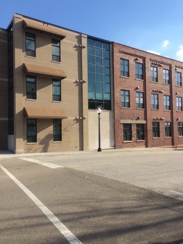 Stonecutters Place Senior Apartments in Bedford, IN - Foto de edificio - Building Photo