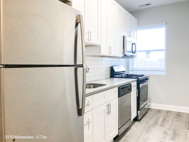 3110 N Milwaukee Ave in Chicago, IL - Foto de edificio - Building Photo