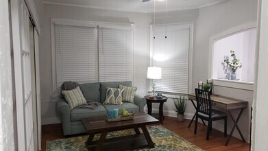 Casablanca in Tampa, FL - Building Photo - Interior Photo
