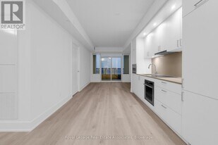 259 The Kingsway in Toronto, ON - Building Photo