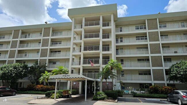 3150 N Course Ln, Unit 202 in Pompano Beach, FL - Building Photo - Building Photo