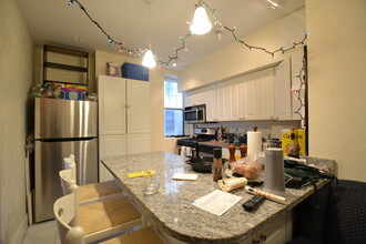 2001 Commonwealth Ave, Unit 2 in Boston, MA - Foto de edificio - Building Photo