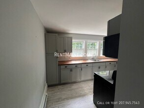 454 S Main St, Unit B in Brewer, ME - Building Photo - Building Photo