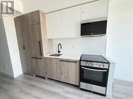 1635 Military Trail in Toronto, ON - Building Photo