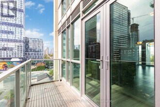 220 George St in Toronto, ON - Building Photo - Building Photo