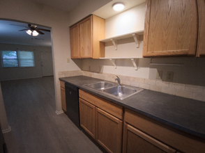 327 Briarwood Dr in New Braunfels, TX - Foto de edificio - Building Photo