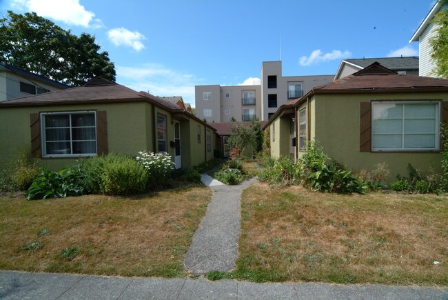 6533 5th Ave NE in Seattle, WA - Foto de edificio - Building Photo