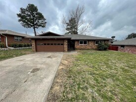 2508 Easy St in Denison, TX - Building Photo