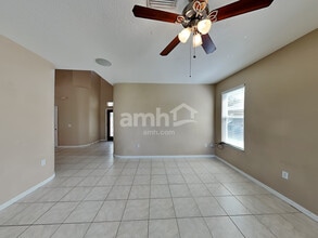 563 Worcester Ct in Jacksonville, FL - Building Photo - Building Photo