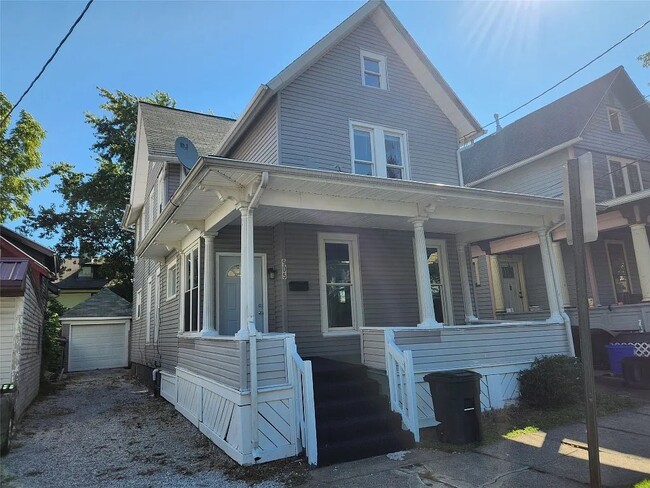 property at 905 Walnut St