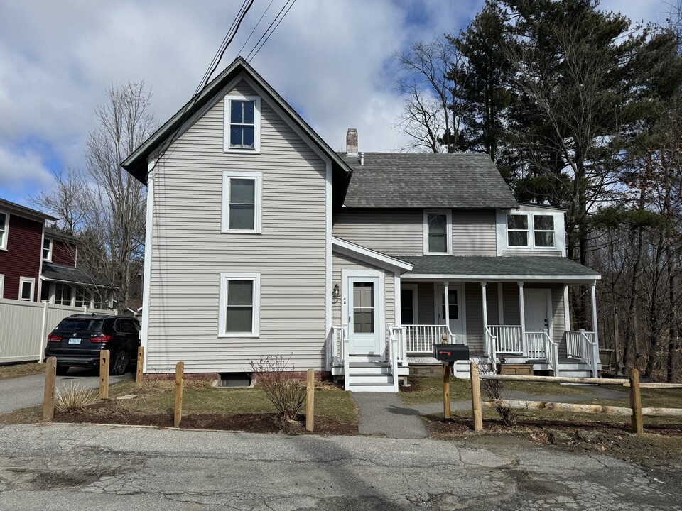 40 Wilford St, Unit 1 in Keene, NH - Foto de edificio