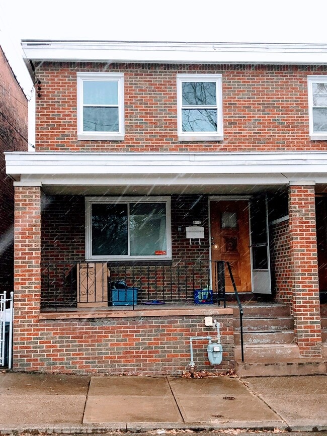 property at 916 Portland St