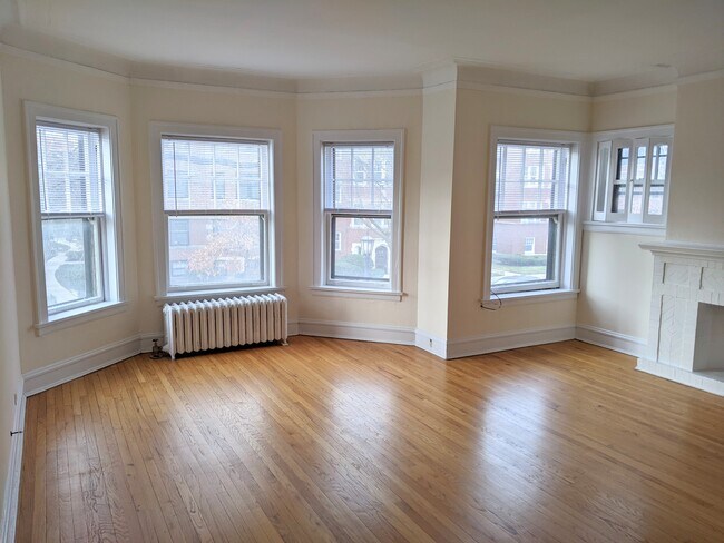 725 Hinman Ave in Evanston, IL - Building Photo - Building Photo