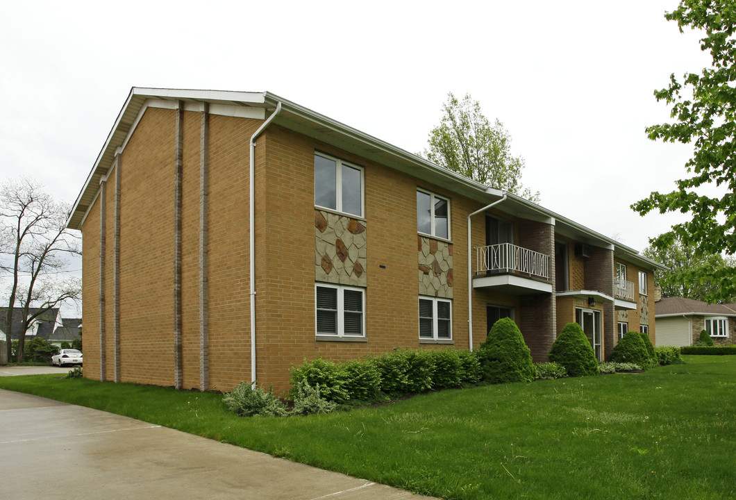 Tany Place Apartments in Willoughby, OH - Building Photo