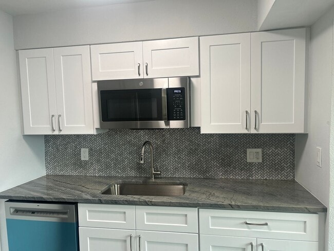 129 104th Ave in Treasure Island, FL - Building Photo - Building Photo