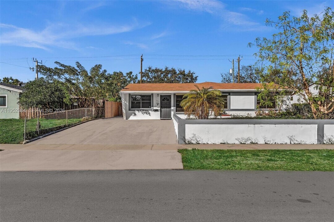 7041 Raleigh St in Hollywood, FL - Building Photo