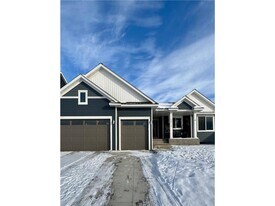 12715 Edison St NE in Blaine, MN - Building Photo